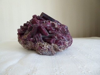 Turmalin? rot Größe ca. 20cm X 17 cm X 10 cm er wiegt ca. 3363 g