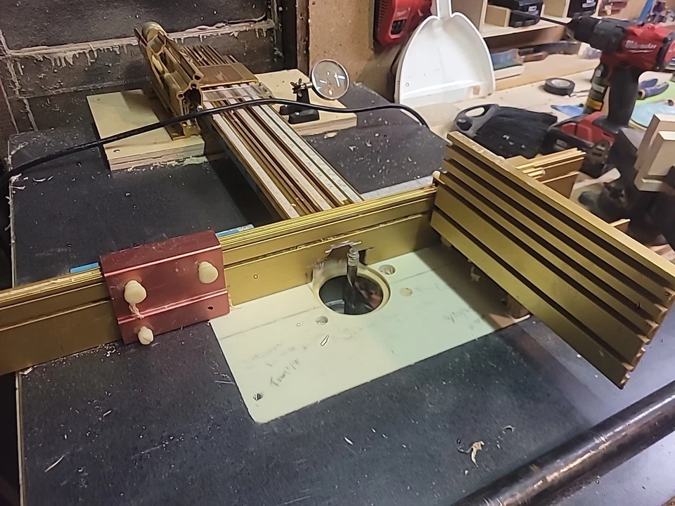 Cerca de enrutador Incra Foto 2 de 3