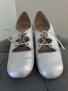 VTG 60s Realites Metallic Silver Lame Tie Front Chunky Costume Heels Size 5.5
