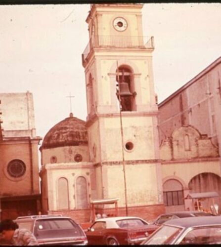 ANTIGUA IGLESIA EN REYNOSA, MÉXICO 1977 35mm DIAPOSITIVA FOTOGRÁFICA - Imagen 1 de 1