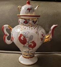 Hand  Decorated Imperial Russian Porcelain Teapot — St. Petersburg