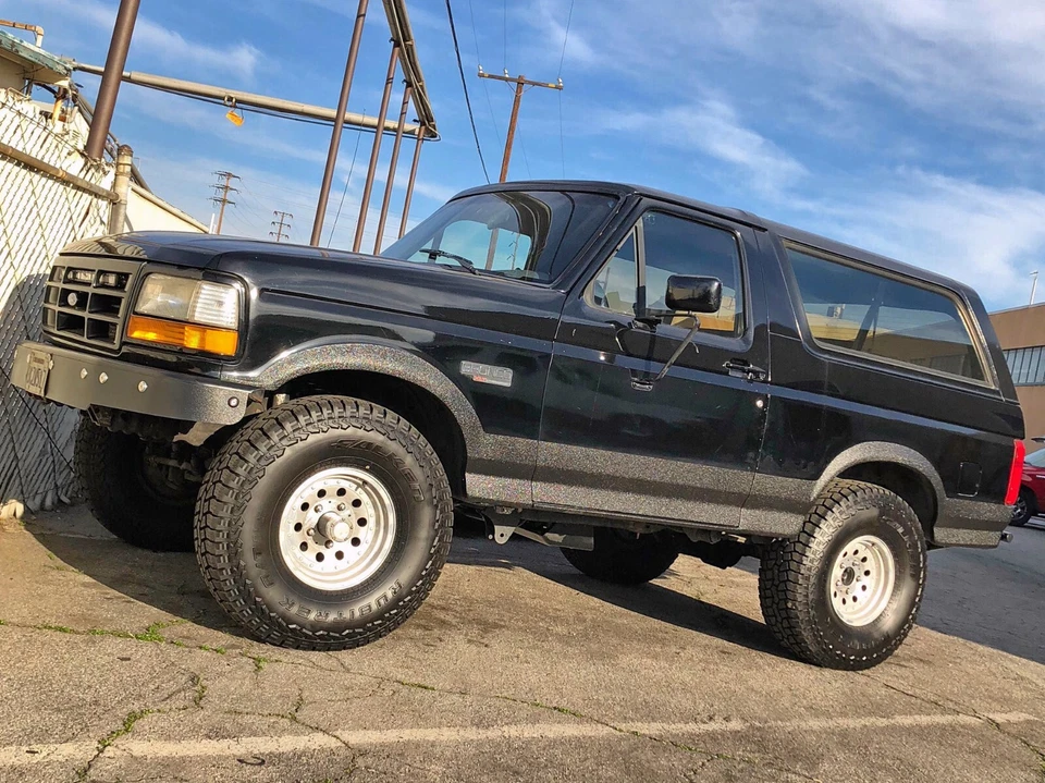 Amortiguadores KYB MONOMAX QUAD 6 Max Duty elevados 2 - 3,5 pulgadas Ford Bronco 84 - 95 96 Foto 3 de 3