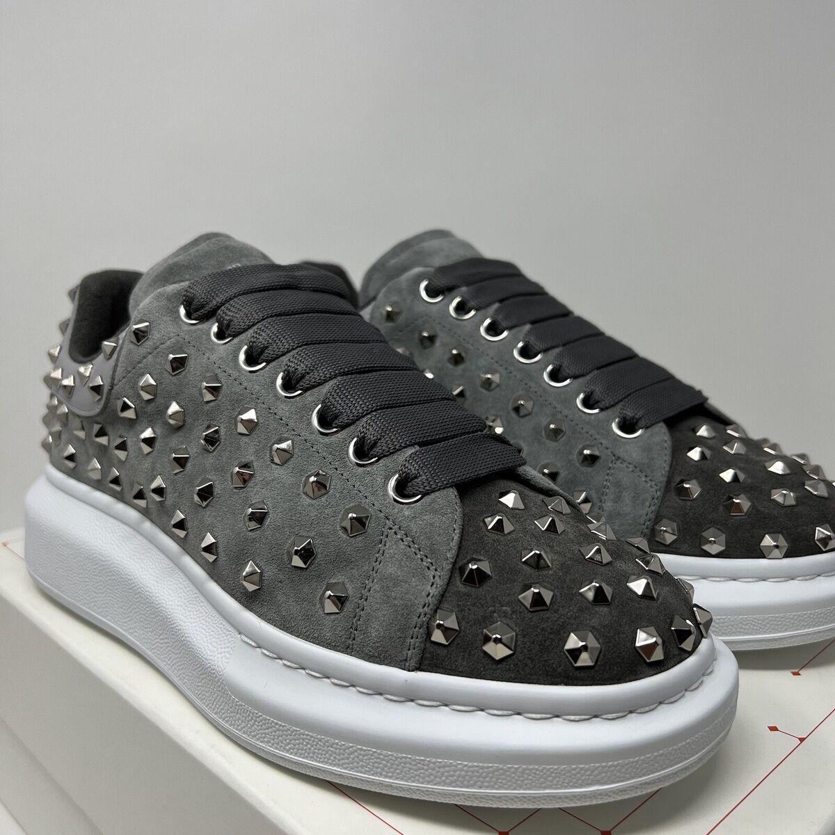 Alexander McQueen Suede Studded Men's Sneakers 41.5 EU / 8.5 Alexander McQueen Suede Studded Men's Sneakers 41.5 EU / 8.5