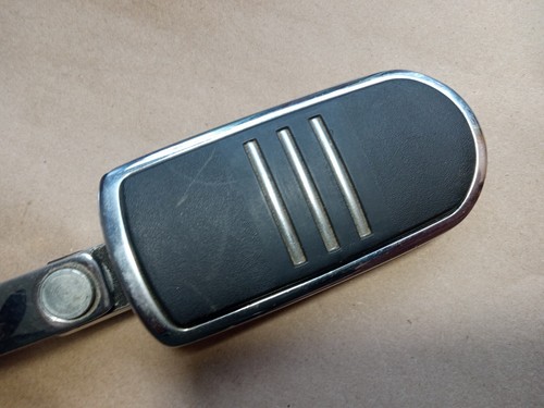 '93 - '23 HARLEY DAVIDSON FLT TOUR GLIDE SET CHROME & RUBBER PASSENGER FOOTPEGS - Picture 2 of 8