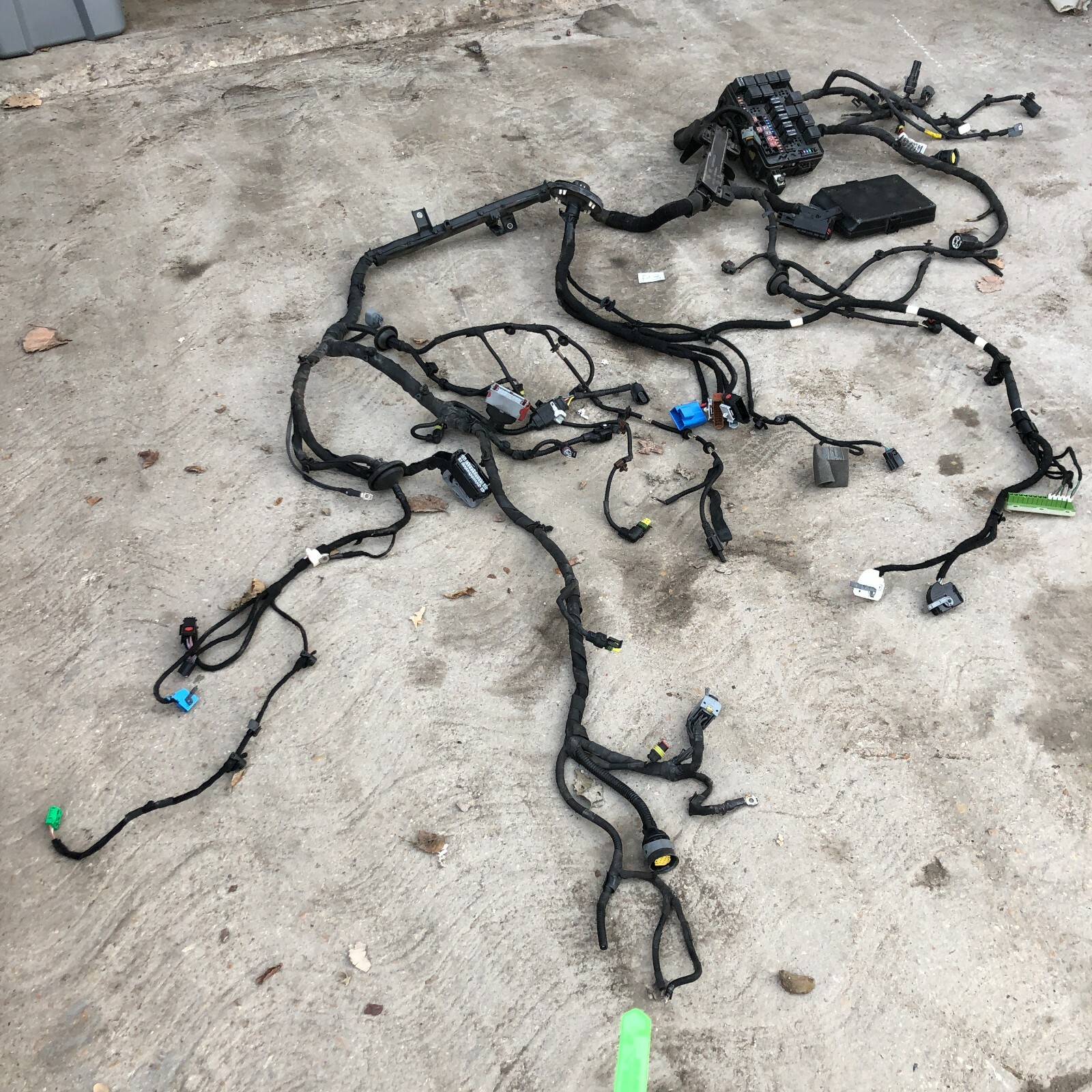 2014 - 2017 Maserati Ghibli 3.0L V6 Engine Bay Wiring Harness OEM 06700086490