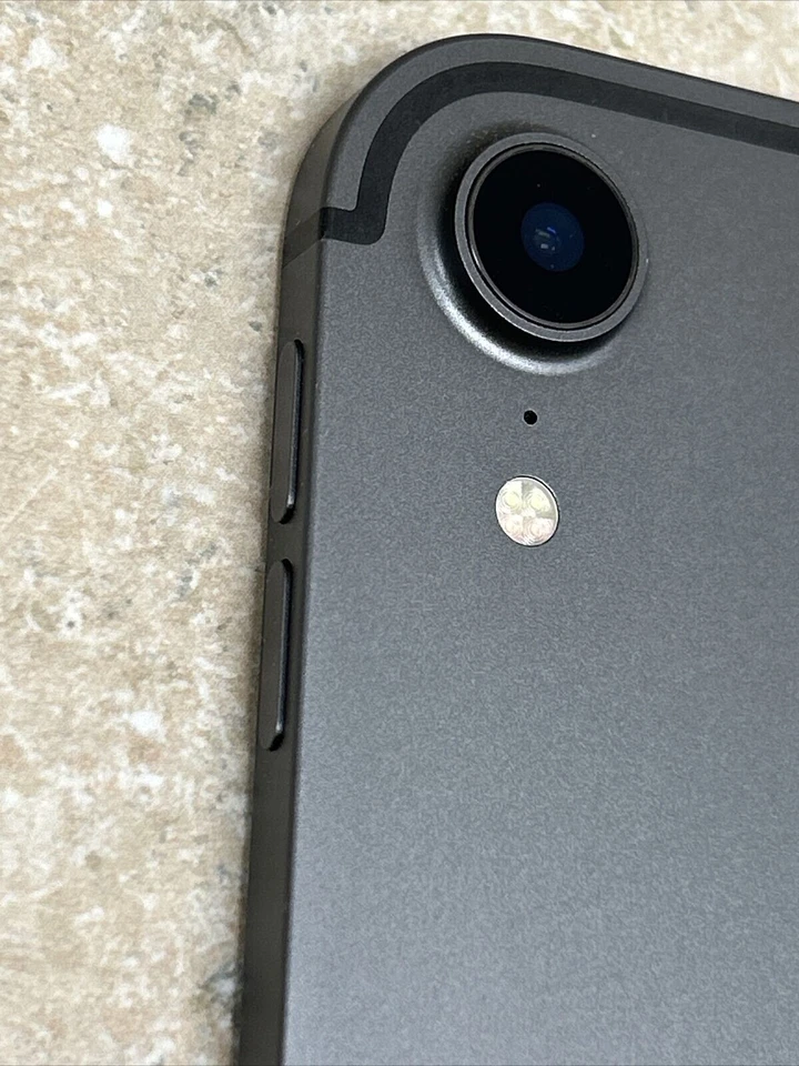 Apple A2014 iPad Pro 3rd Gen. 256GB, Wi-Fi +Cellular 12.9 in - Space Gray - Image 3 of 4