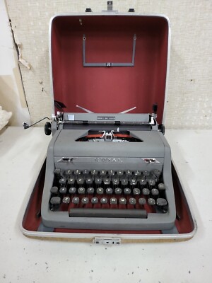 レトロ 米国製  QUIET DE LUXE タイプライター レトロ 米国製 QUIET DE LUXE タイプライター Royal Quiet