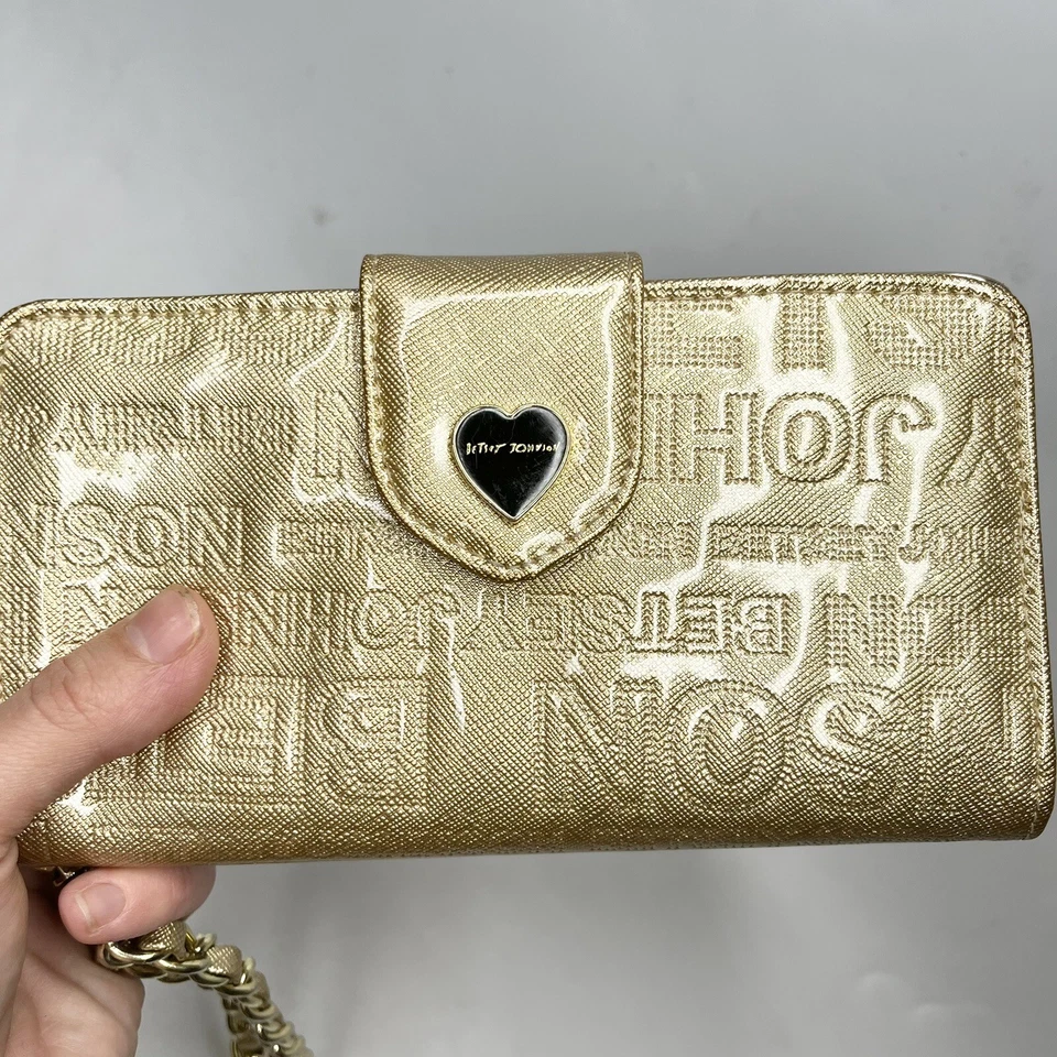 Бумажник Betsey Johnson «Celly» с тисненным логотипом на запястье с золотым сердцем подходит для смартфона - Изображение 2 из 4