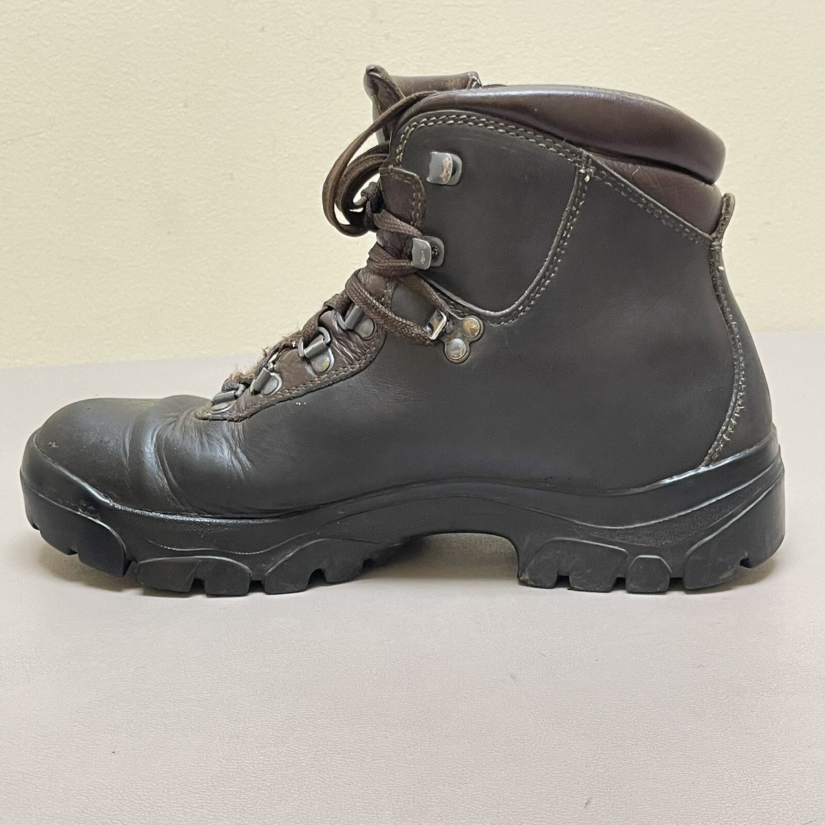 Cabelas Hiking Boots Goretex Men 9 BROWN LEATHER Insulated  display picture 1