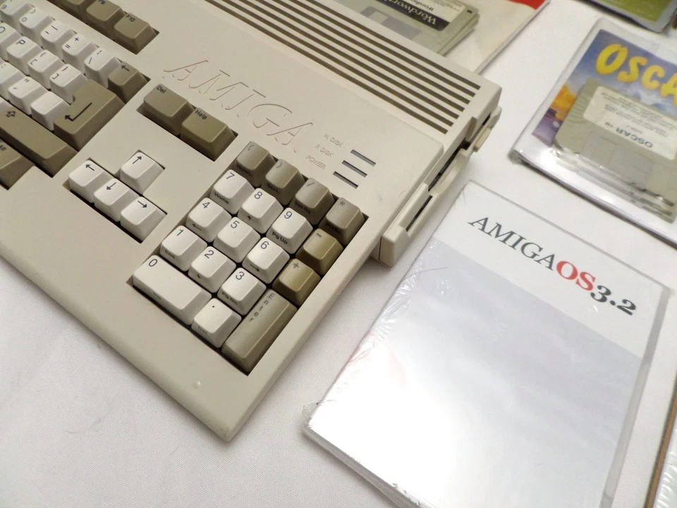 Amiga A1200 recondicionado com 68060, mouse, PSU e software - Imagem 4 de 4