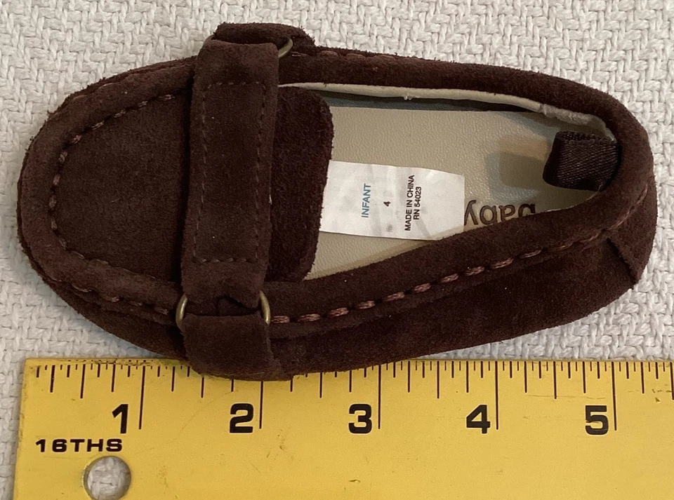 Zapatos de cuero sin cordones para bebé Gap.  Infantil Talla 4. Excelente Estado Foto 4 de 4