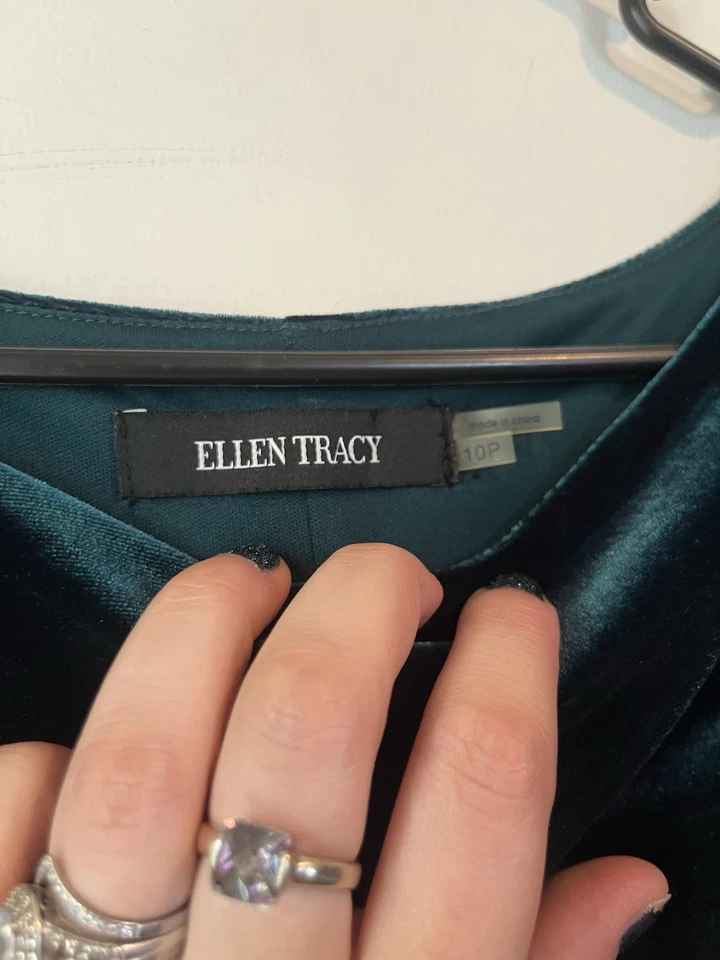 Vestido Ellen Tracy Verde Esmeralda Terciopelo Acanalado Talla 10p Hasta la Rodilla Manga Corta Foto 2 de 4