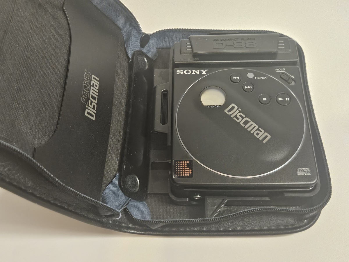 Very Rare 1988 Sony D-88 Portable Discman CD Player With Case & AC