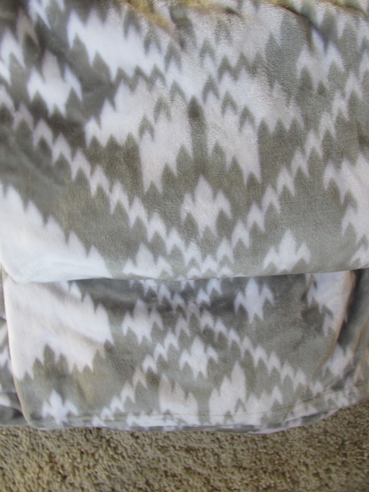 COZEE HOME FLEECE THROW GREY/WHITE eBay
