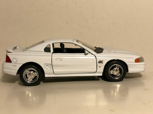 WELLY 1994 MUSTANG GT BLANCO 1:32 MODELO DIECAST COCHE 5,25" TIRÓN ATRÁS NUEVO SIN CAJA - Imagen 8 de 9