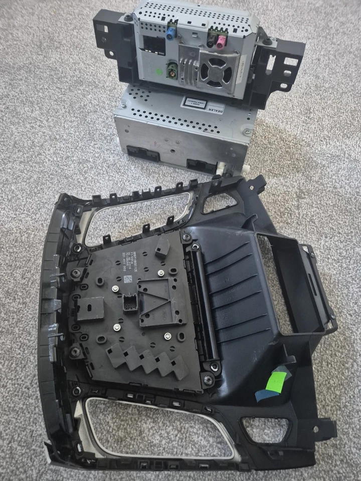 Ford Focus Sat Nav CD player, Ford car stereo RADIO AHU COMPLETE SET - Image 3 of 4