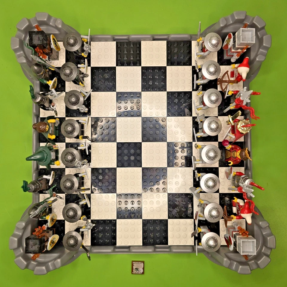 LEGO Games: Kingdoms Chess Set (853373) Complete W/ Minifigures, Inst. & Box - Image 2 of 4