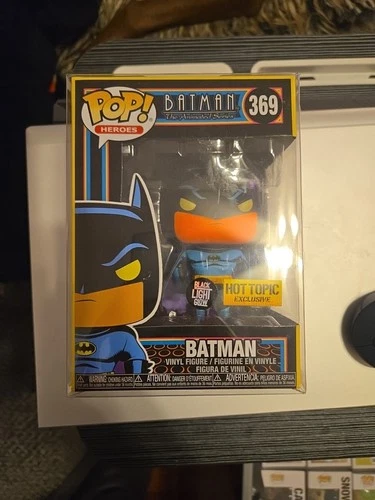 Funko Pop! Vinyl: DC Universe - Batman (Black Light Glow) - Hot Topic...