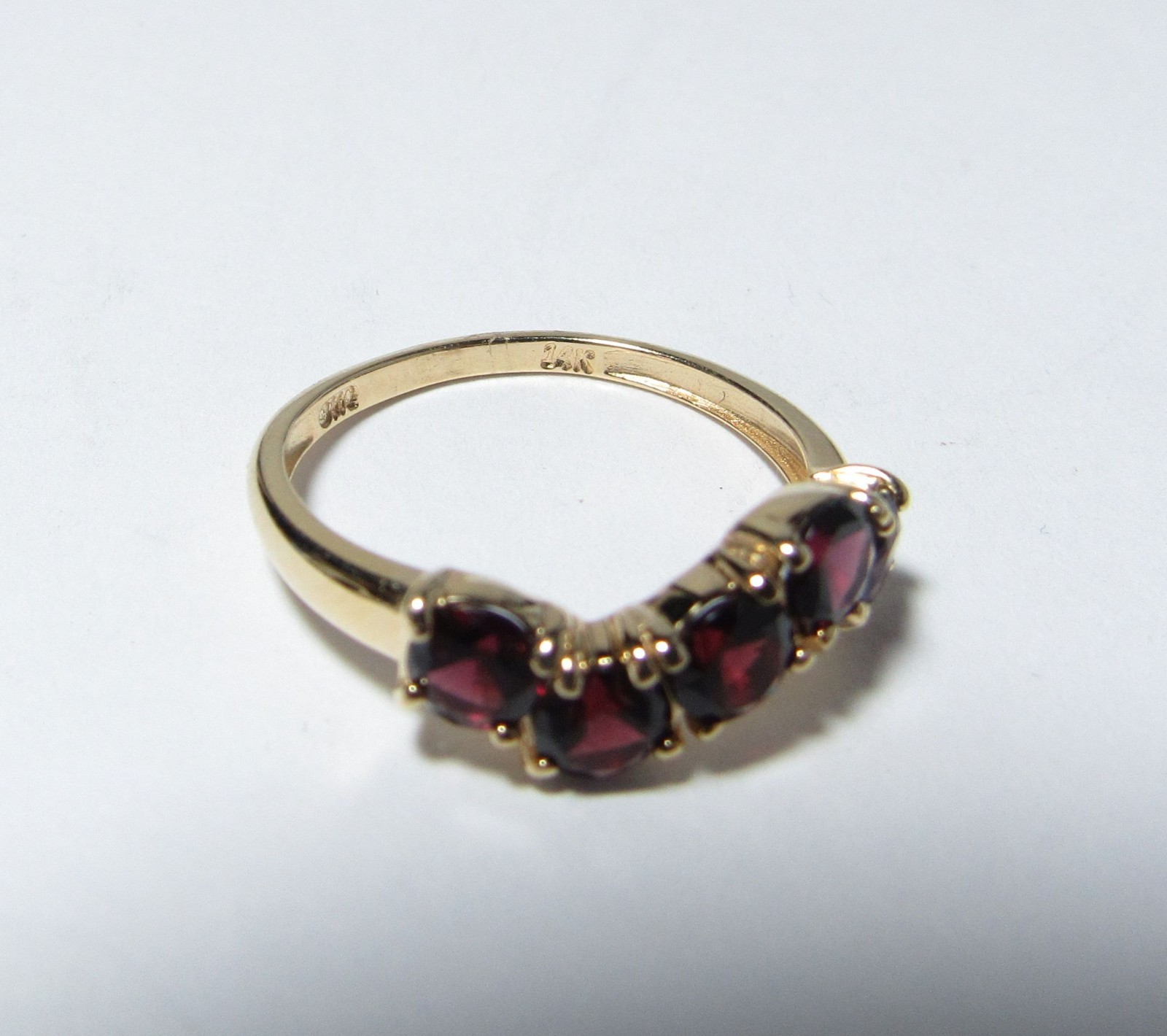 SOLID 14K GOLD RING W / FIVE RED ROUND NATURAL GA… - image 2