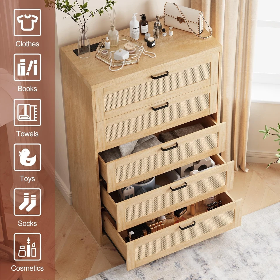 Cómoda de dormitorio de ratán con 5 cajones | 47,27" de alto con tomas de corriente, cofre de madera Foto 3 de 4
