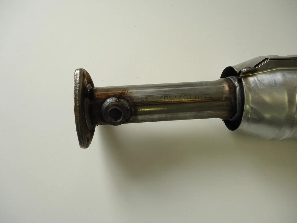 1998 Oldsmobile Achieva 3.1L V6 Catalytic Converter - Imagem 2 de 4