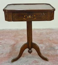 TABLE DE COUTURE AVEC TIROIR. BOIS D'ACAJOU. STYLE ELISABETH. XIXÈME