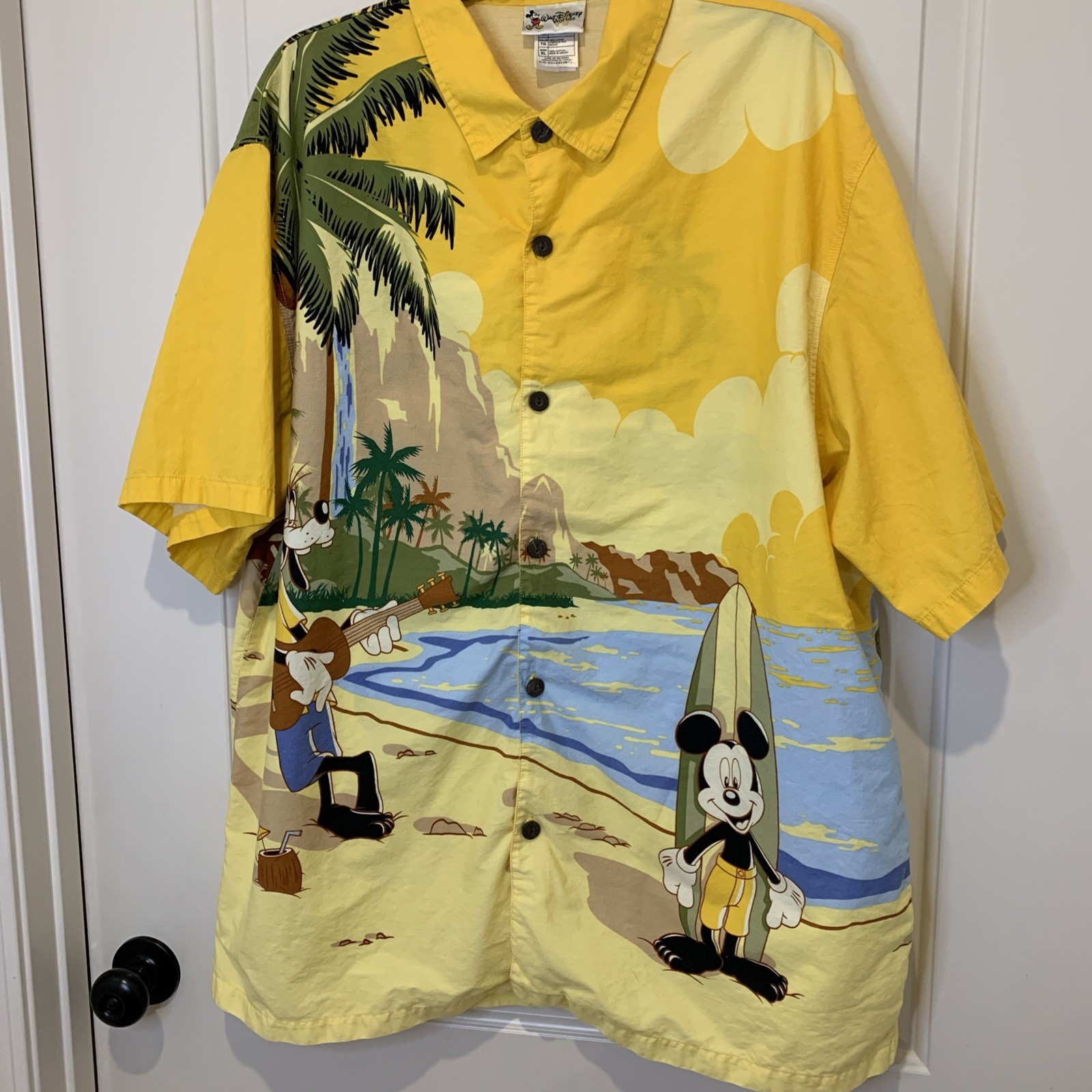 Walt Disney World Mens XL Mickey Mouse Goofy Beach Tropical Hawaiian Shirt