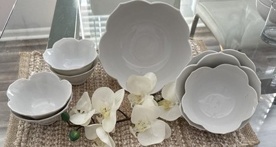 8 White Lotus Flower Bowls One 8  Two 6 one 5  and  Four 4.5  From Japan