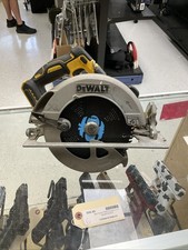 DEWALT DCS570 7-1/4 inch 20V Brushless Circular Saw 235948