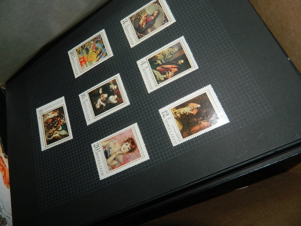 WORLD 7.7KG STAMPS ASSORTMENT IN LARGE BOX FESTIVE SORTER!