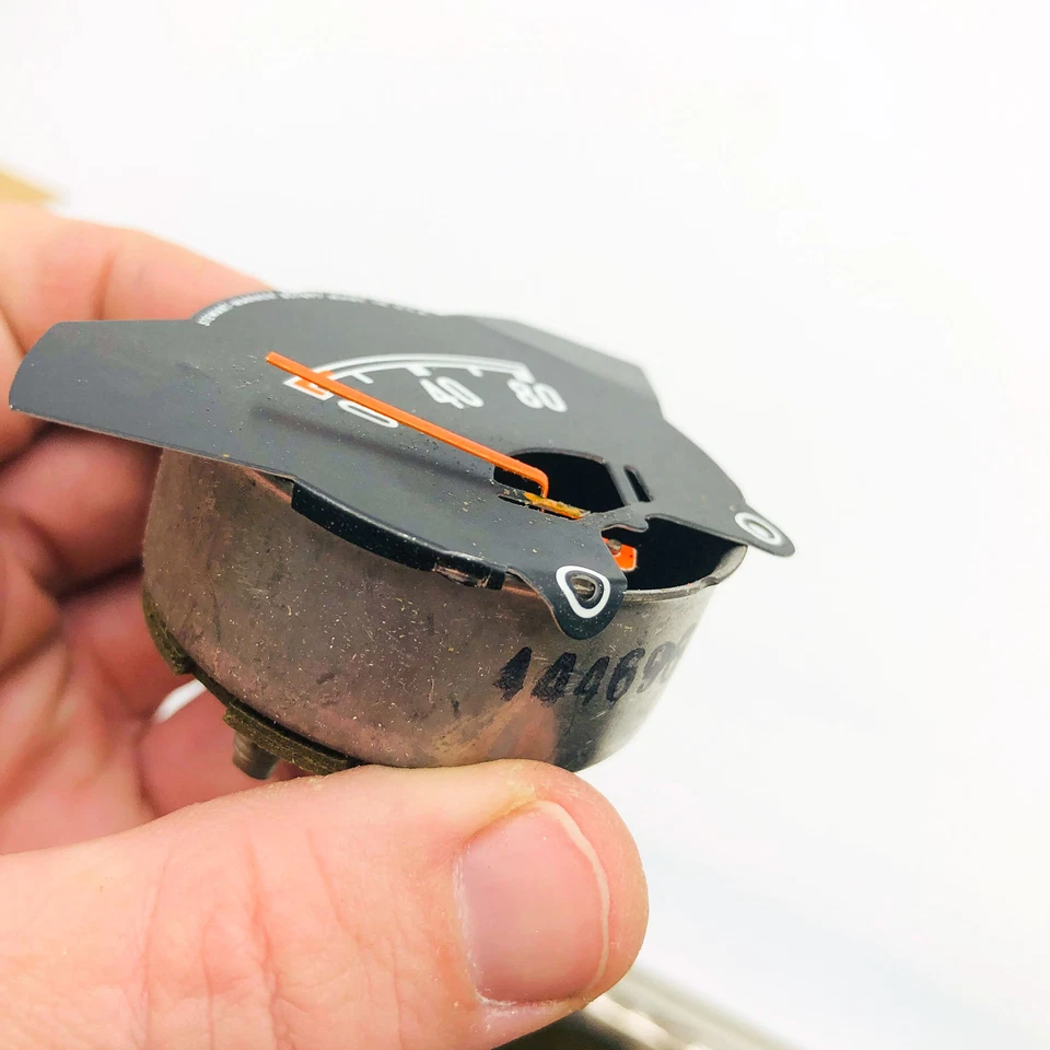 AMC Jeep 8126929 Oil Gauge OEM NOS 81-84 Cherokee Wagoneer J10 J20 Open Foto 4 de 4