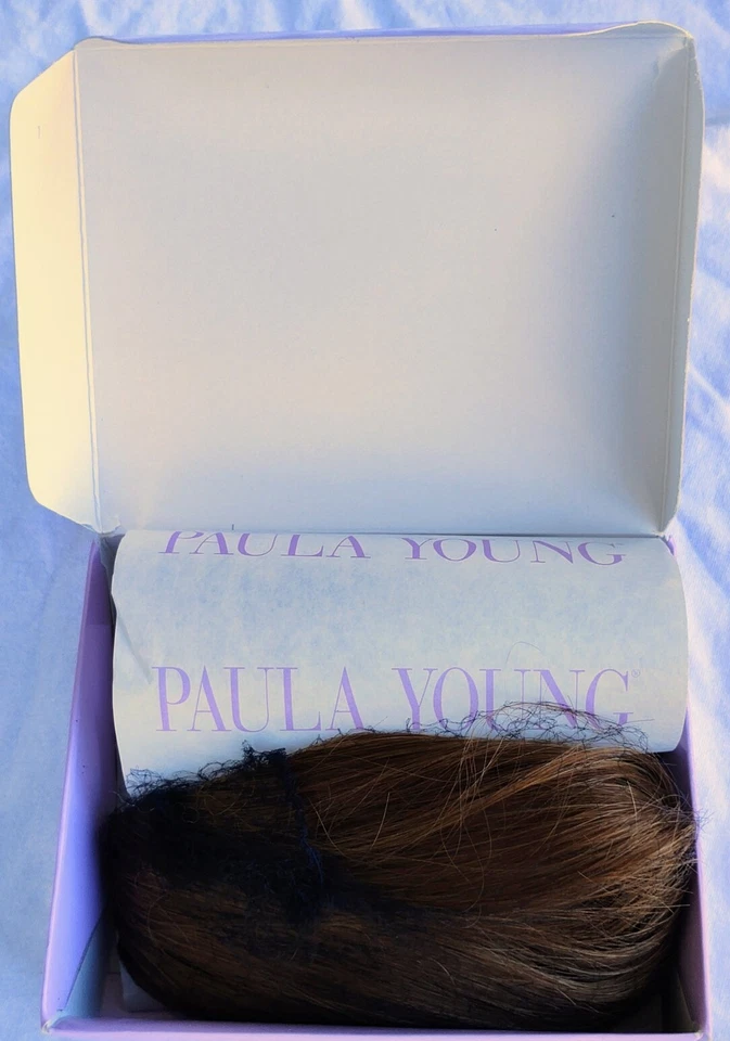 Peluca Paula Young Easy Bang A2720 Color 27 Nueva En Caja Castaño Rojizo Hecha en EE. UU. Foto 2 de 4