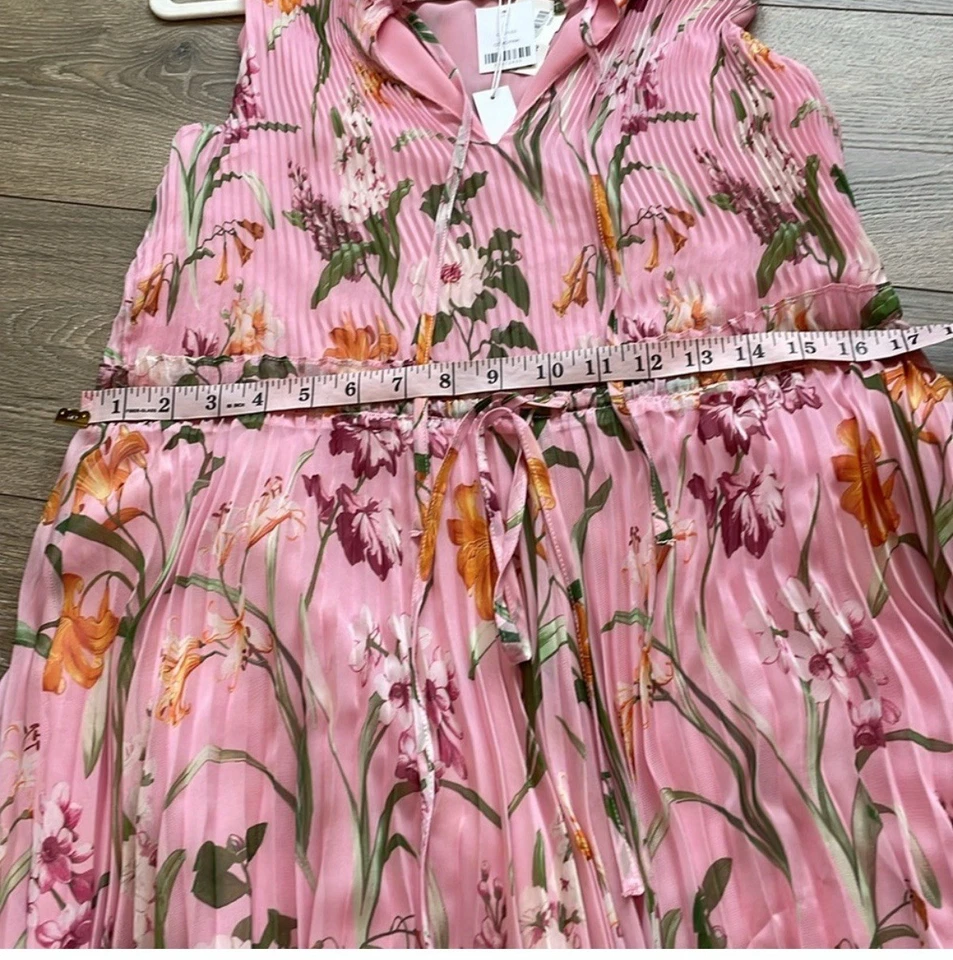 Vestido floral plisado Christy Lynn Lucia Foto 3 de 4