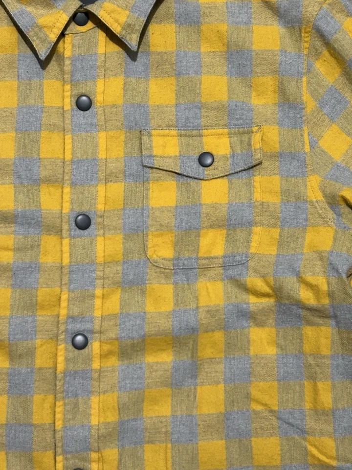 Lands End Men’s Reversible Jacket Medium Gray/Yellow Plaid Flannel Snap Front - Image 4 of 4