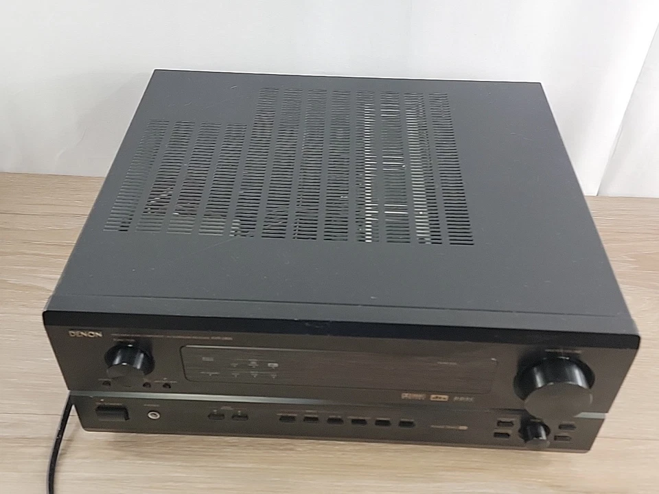Denon AVR-2800 5.1 channel AV Receiver with DTS, Dolby Digital - Image 2 of 4