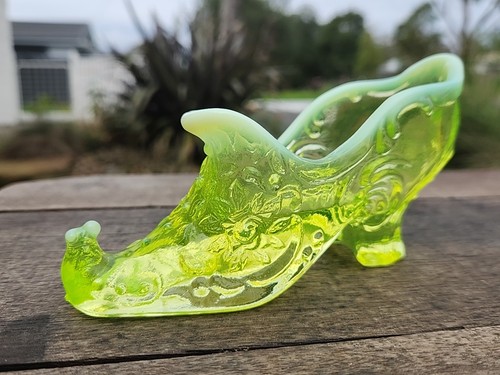 Antique Uranium Yellow Vaseline Depression Glass shoe/slipper figure - Picture 6 of 6
