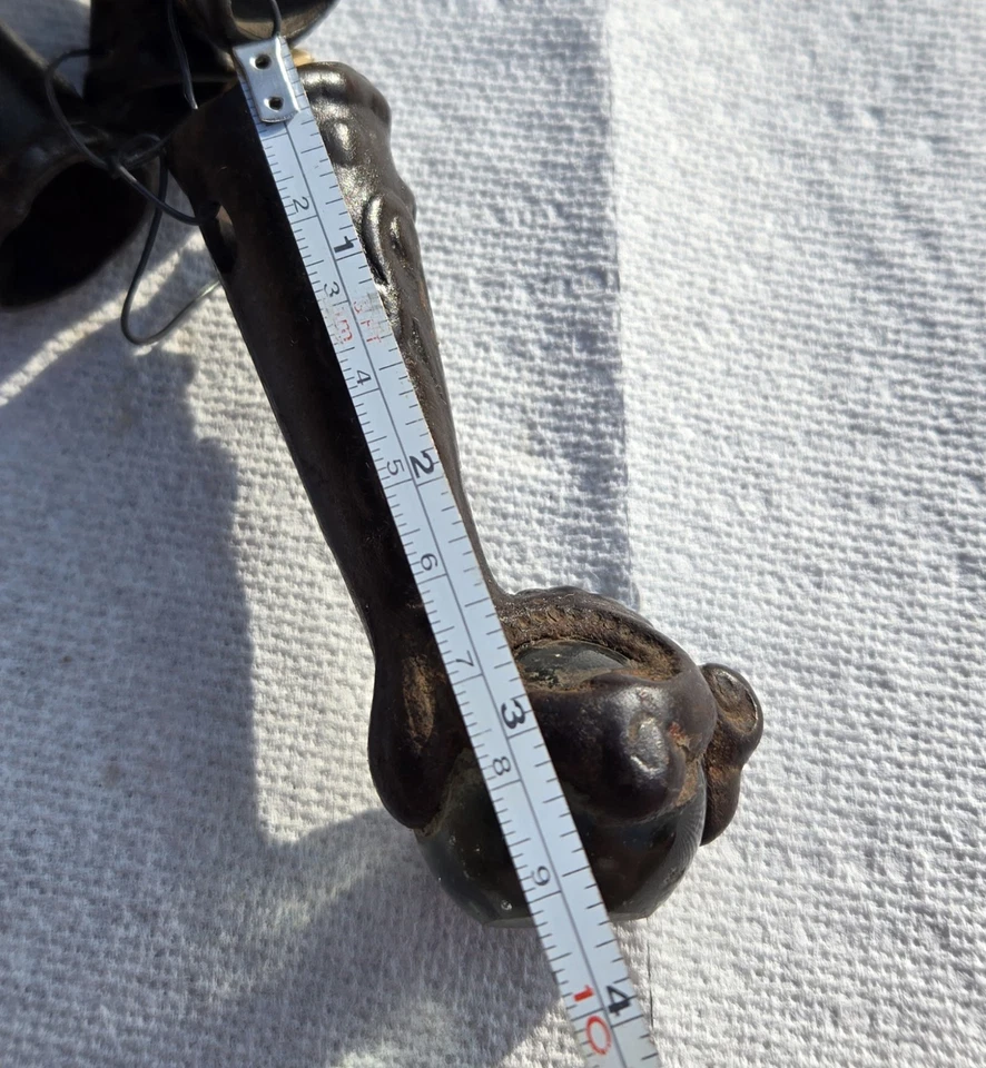 Antiguo juego de 4 pies de muebles de bola de garra y vidrio - metal fundido, vidrio limpio Foto 2 de 4