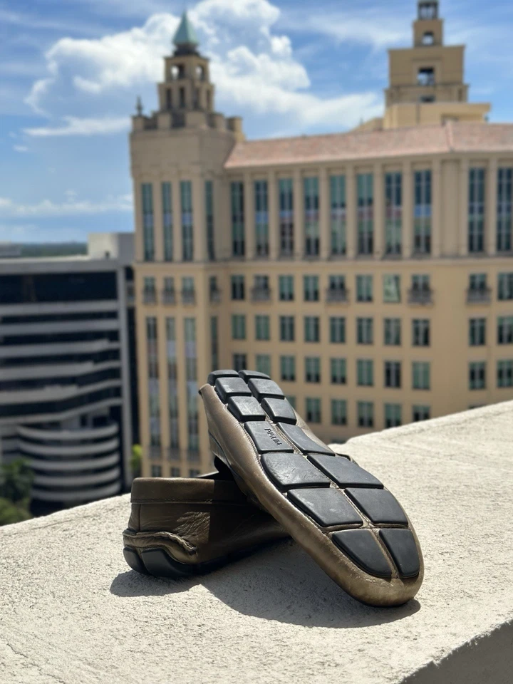 Mocasín para hombre Prada Driver verde oliva raro pátina cuero acabado envejecido talla 42 (9 EE. UU.) Foto 4 de 4