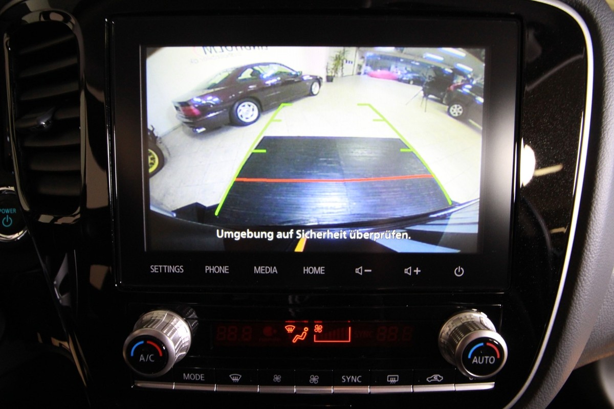Mitsubishi Outlander 2,4 PHEV Inform+ CVT 4WD