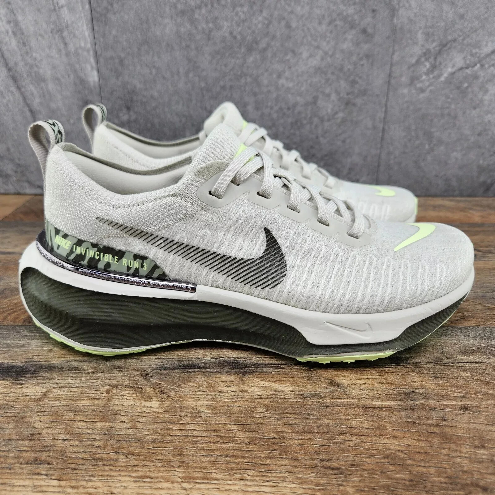 Женский размер Nike ZoomX Invincible 3 Premium Light Bone Cargo цвета хаки FQ5027-001