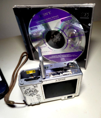 Sony Cyber-Shot DSC-W7 Digital  7.2MP Camera-512 MEMORY card-CD-USB Cord-AS-IS