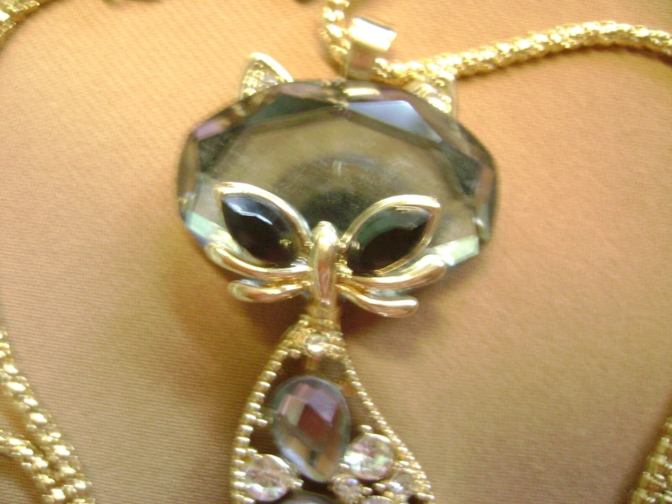 NUEVO CON ETIQUETAS-COLLAR COLGANTE GATO CRISTAL FACETA GRIS BETSEY JOHNSON - VENDEDOR DE EE. UU. Foto 3 de 4