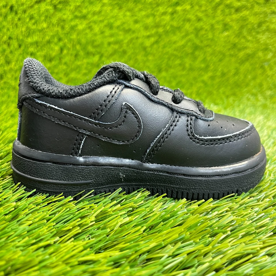 Nike Air Force 1 Bajo Niño Pequeño Talla 5C Triple Negro Atlético Cuero Zapatos Tenis Foto 4 de 4