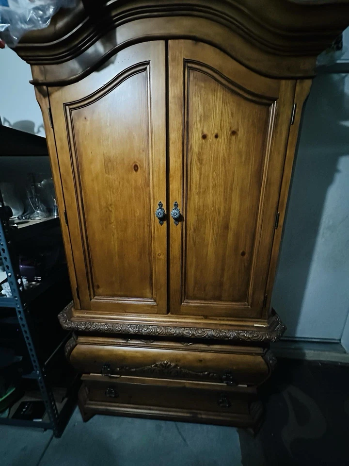 Bedroom Set King - 4 PIECES INCLUDED - Image 2 of 4