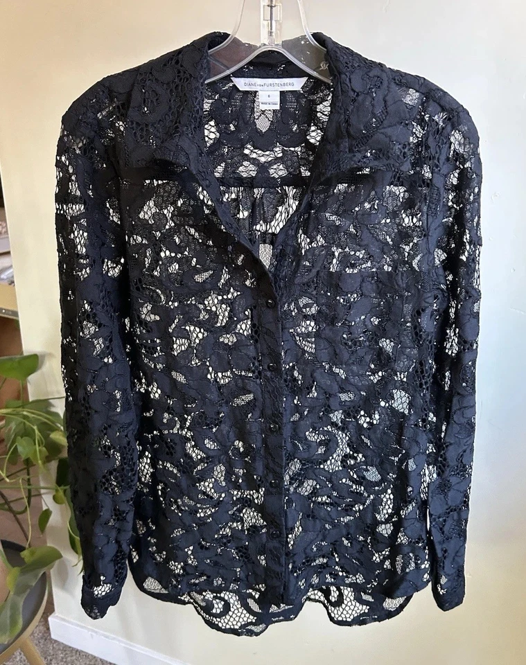 Blusa de encaje Diane von Furstenberg DVF para mujer 6 botones negra gótica vampiro transparente