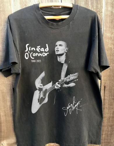 Sinead O'Connor Play Guitar signiertes kurzes Unisex-T-Shirt Erwachsene Shirt alle Größen - Bild 1 von 3