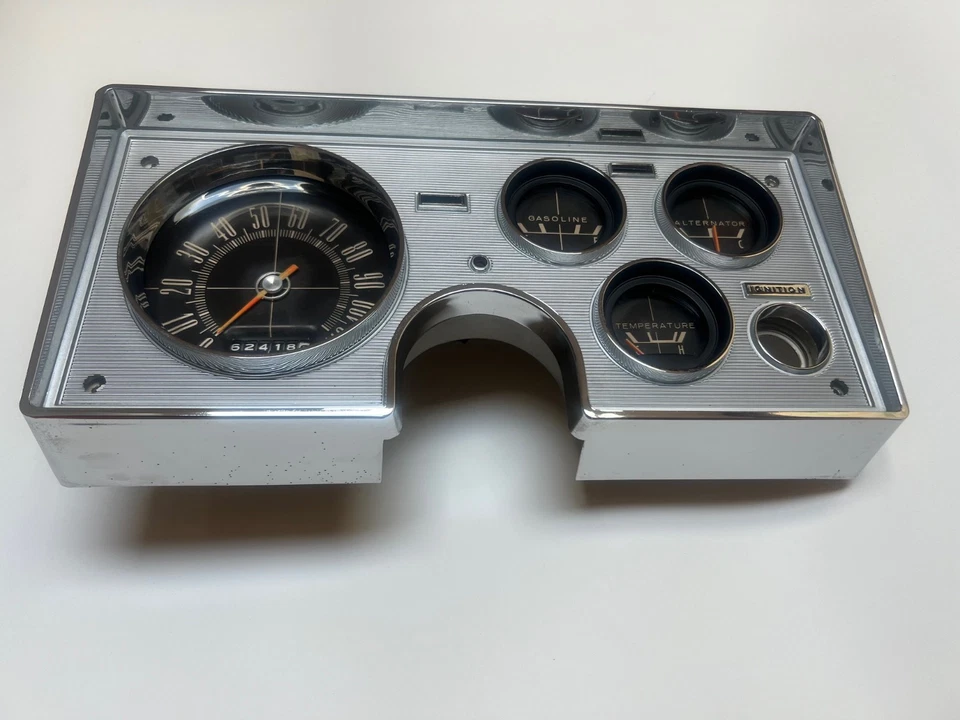 Cuadro de instrumentos Plymouth Barracuda Valiant 1964 bisel e indicadores Foto 2 de 4