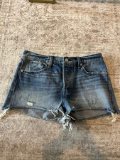 Women  s Levi  s Jean Shorts Size 31