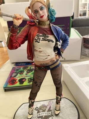 Suicide Squad Harley Quinn Statue Collector s Edition Blu-ray Margot Robbie
