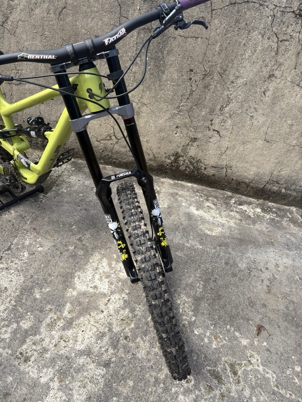 Rockshox Boxxer Select 29” 200mm Travel Very Clean Dh Forks